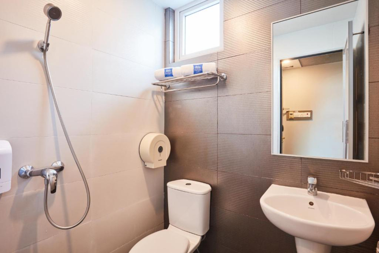 Bathroom 5, ibis budget Singapore Bugis, Singapura