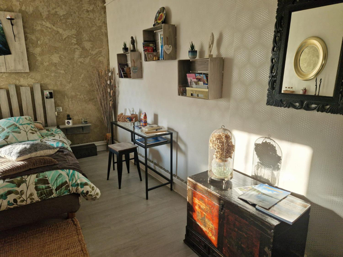 Bedroom, Bienvenue Chez Nous, Moselle