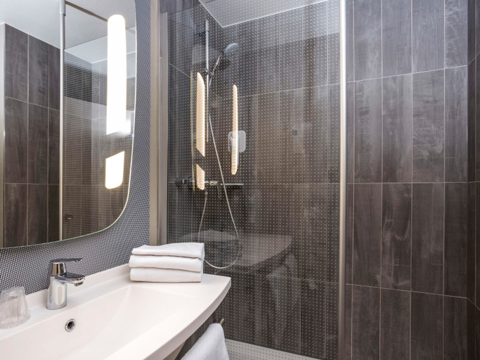 Bathroom 5, B&B Hotel Lille Roubaix Centre Grand-Place, Nord