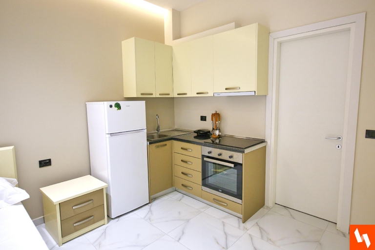 Others 5, Modern Beach Studio w/ Balcony, Kavajës