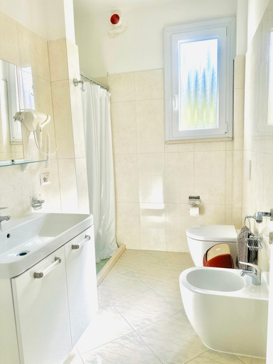 Bathroom 3, Hotel Garden, Vlorës