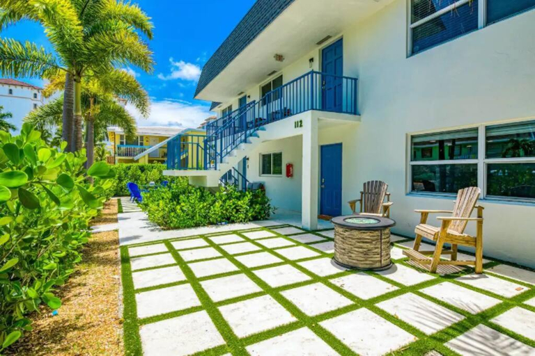 Dog friendly condo with beach access, hot tub, firepit, Palm Beach