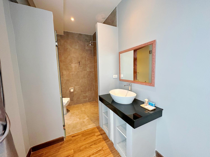 Bathroom 7