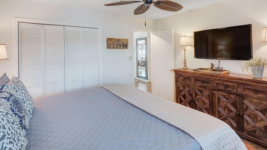 Bedroom 2, Dune Villas 6A, Walton