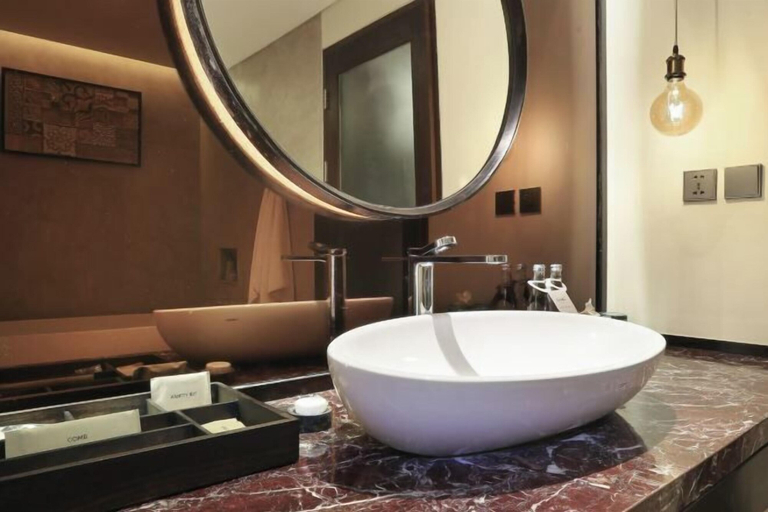 Bathroom 14