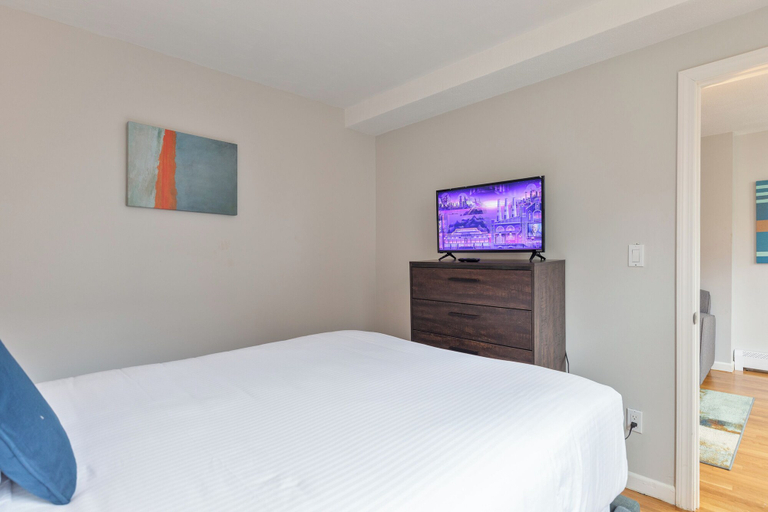 Bedroom 3, 19 Battery St-3, Boston