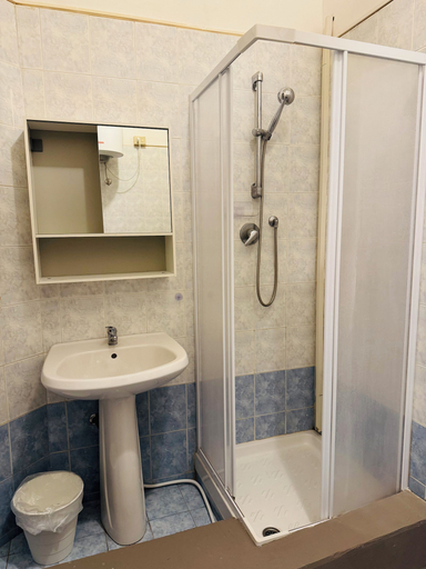 Bathroom 5, Affittacamere The Shuttle, Livorno