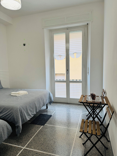 Bedroom 2, Affittacamere The Shuttle, Livorno