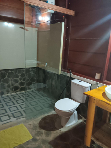 Bathroom 3, Oinan Guest House, Kepulauan Mentawai