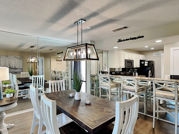 Food & Drinks, Edgewater Beach & Golf Resort IV by Resort Collection, Bay
