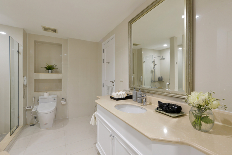 Bathroom 14