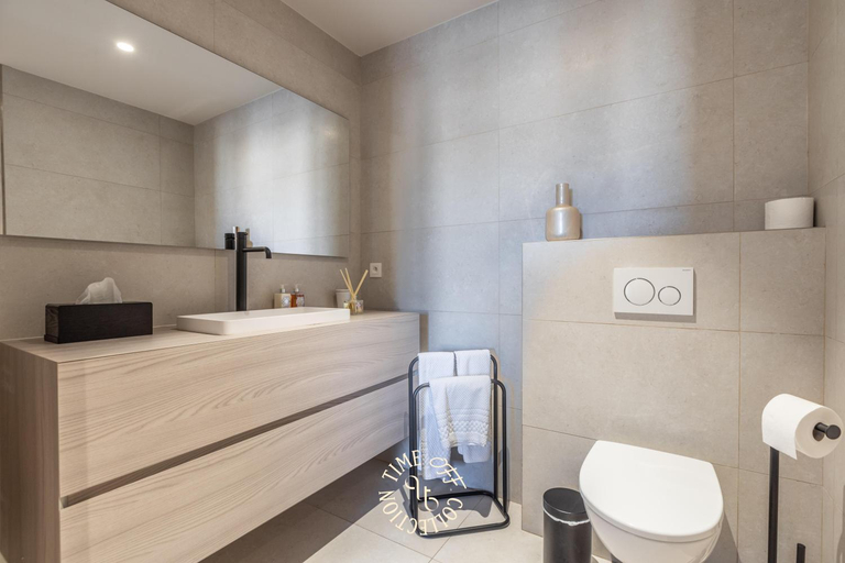 Bathroom 5, A&A by Time Off Collection, Var
