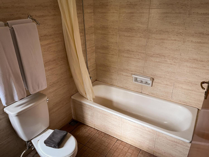Bathroom 26
