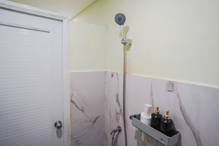 Bathroom 10