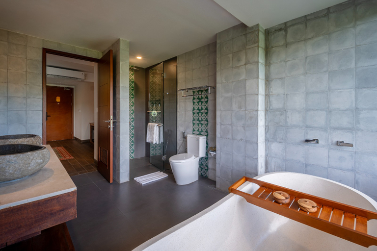 bathroom 10