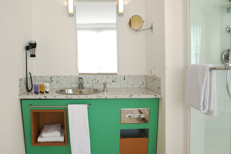 Bathroom 2, Four Points by Sheraton Munich Messe, München