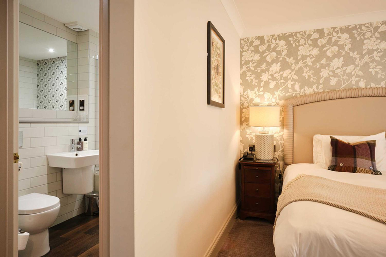 Bedroom 3, Stratton House Hotel, Gloucestershire