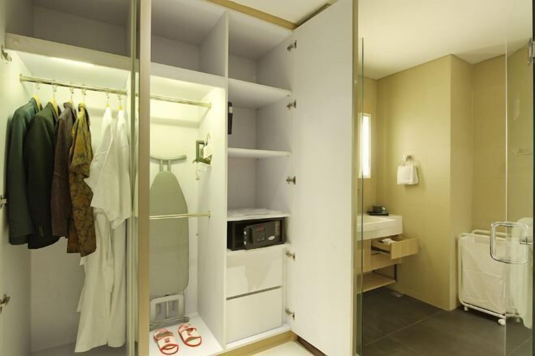 Bathroom 14