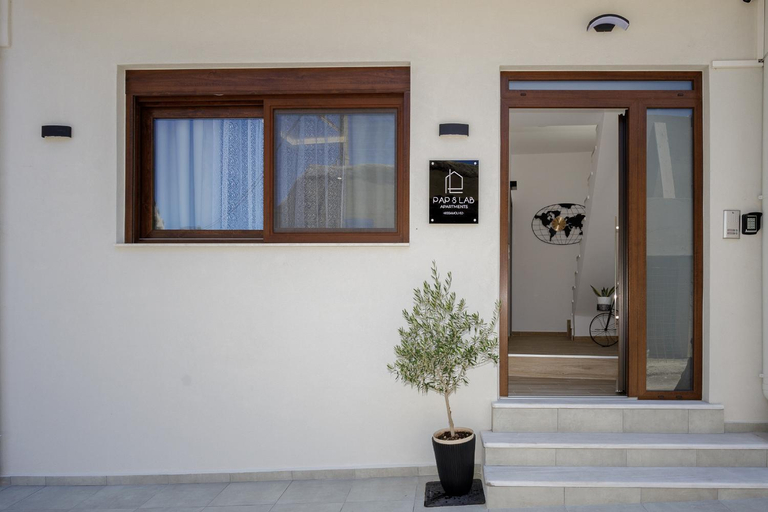Entrance 3, Pap's Lab Apartments, Crete