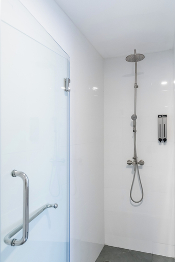 Bathroom 4, Sunnyside Kata, Pulau Phuket