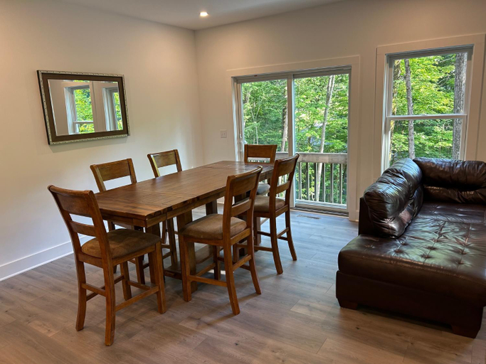 Others 4, NEW 3 bedroom - Thoroughbred Farm & Lake Views!, Saratoga