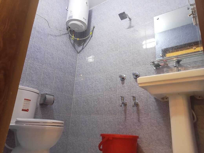 Bathroom 3, Star Plus Hotel, Dhaka