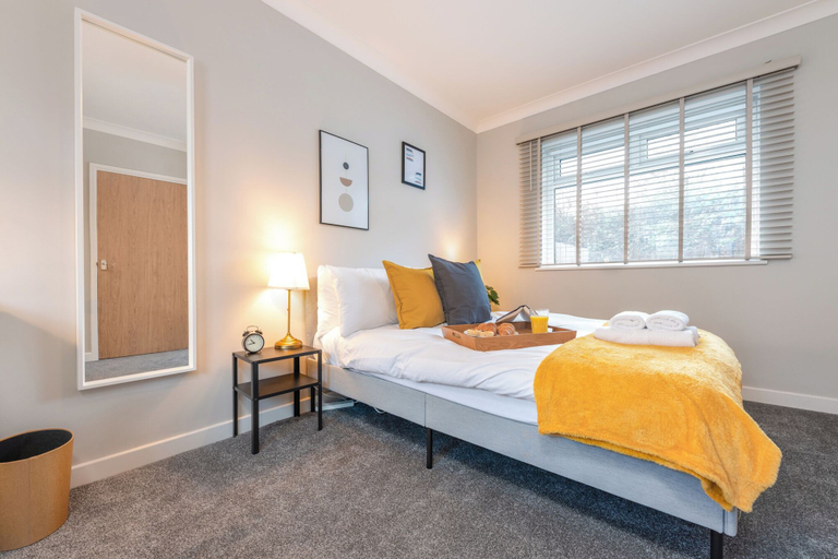 Bedroom 2, 2 Bed House Close to Cardiff City Centre, Cardiff