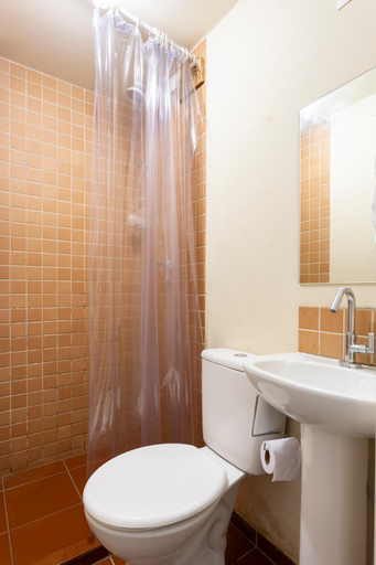 Bathroom 3, Chez Zany Boutique Hostel - Copacabana, Rio de Janeiro