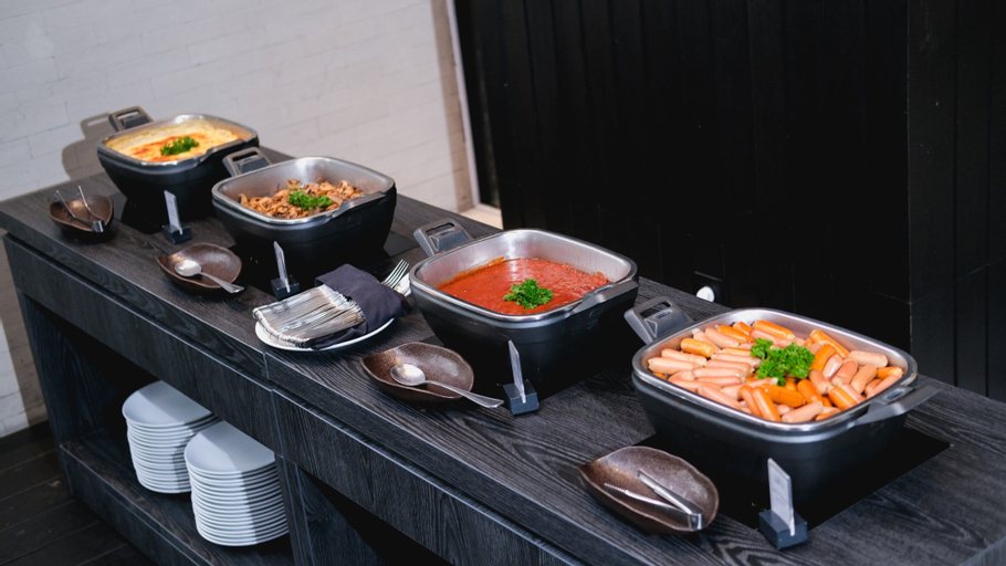 Food & Drinks 12