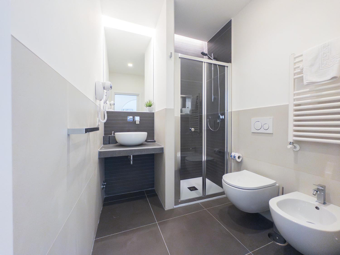 Bathroom 3, White Ottaviano, Rome