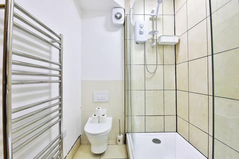 Bathroom 3, 2 Bed Apartment Near Cardiff Bay, Cardiff