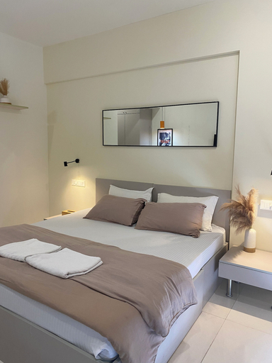 Bedroom 2, Hamlet by Daily Stays, Pune