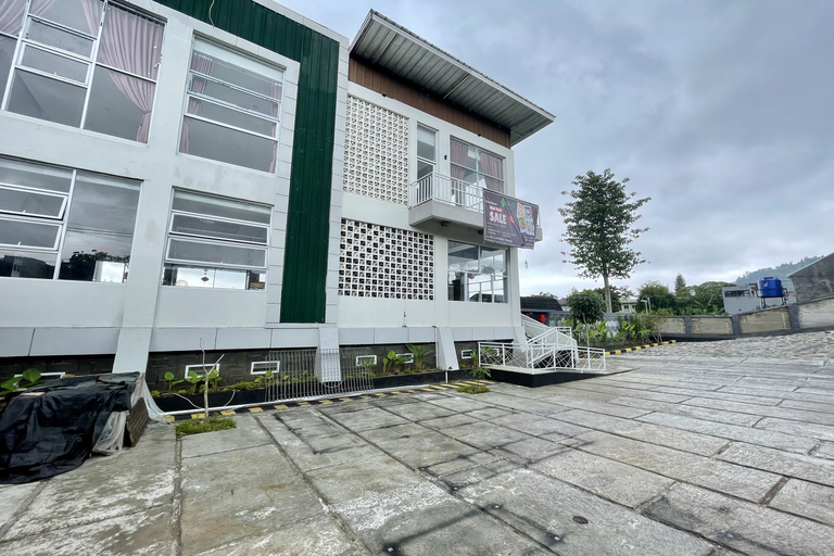 Exterior & Views 26