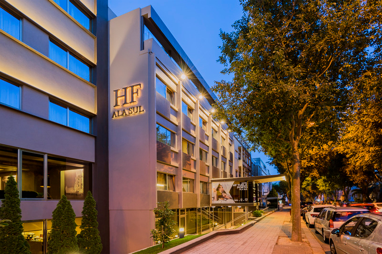 Exterior & Views