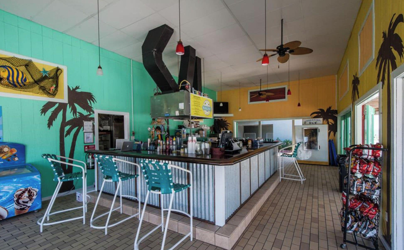 Food & Drinks, Coastal Hideaway: Cozy Beachfront Studio Sleeps 4 With Stunning Views!, Bay