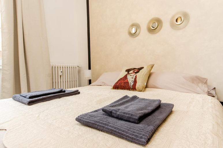 Others 5, Beige Room, Milano