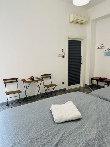 Bedroom 4, Affittacamere The Shuttle, Livorno