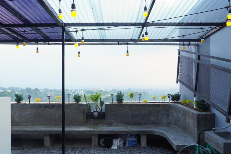 Others 3, Cozy Haven with Jacuzzi, Rooftop, Bandung