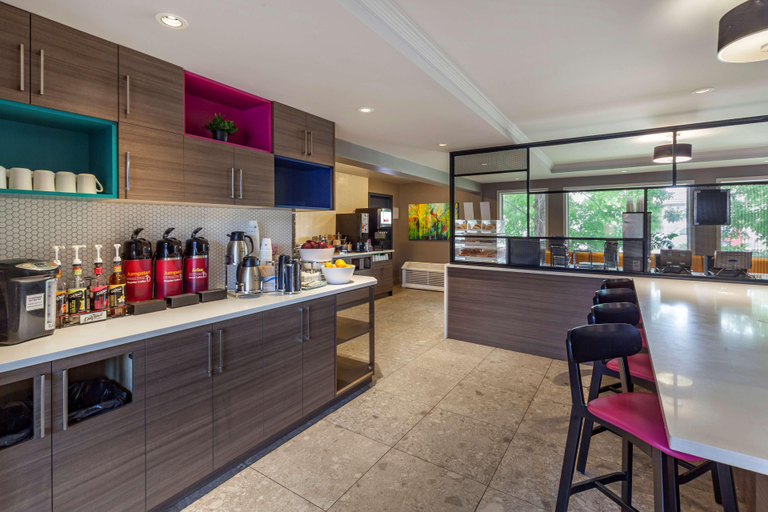 Food & Drinks 5, Best Western Plus West Edmonton, Division No. 11