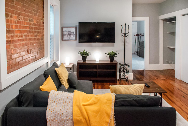 Others 4, Gorgeous 1BR Wooster Sq. apt. - wshr/dryr, parking, New Haven