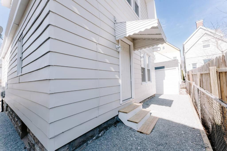 Others 5, Ridgeway 2 Bedroom House near Xavier Downtown, Hamilton
