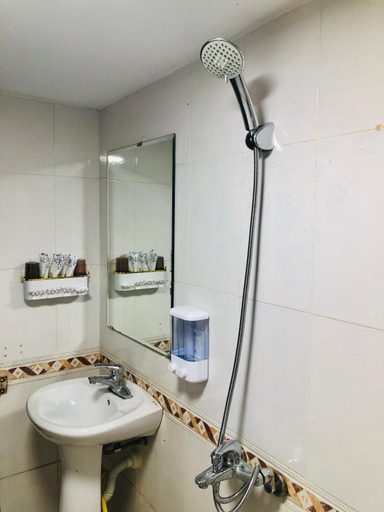 Bathroom 5, Dnut's House, Tây Hồ