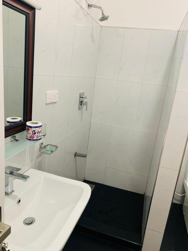 Bathroom 3, Queensland Hotel, Nuwara Eliya