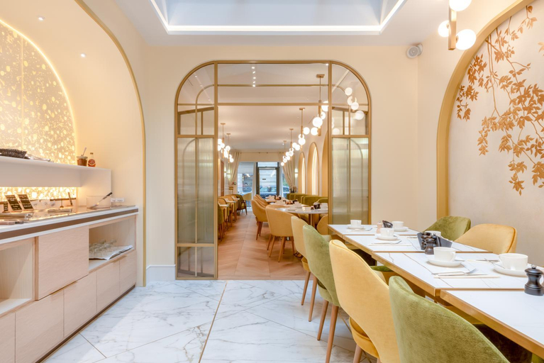 Others 5, Hotel Claridge, Paris