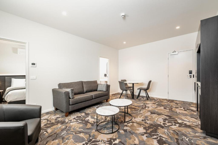Others 5, Mantra Shepparton, Shepparton