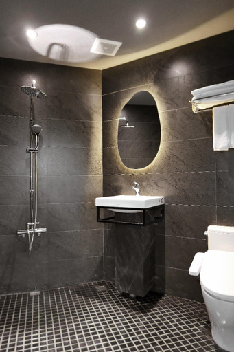Bathroom 18