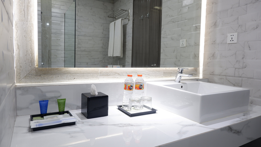 Bathroom 15