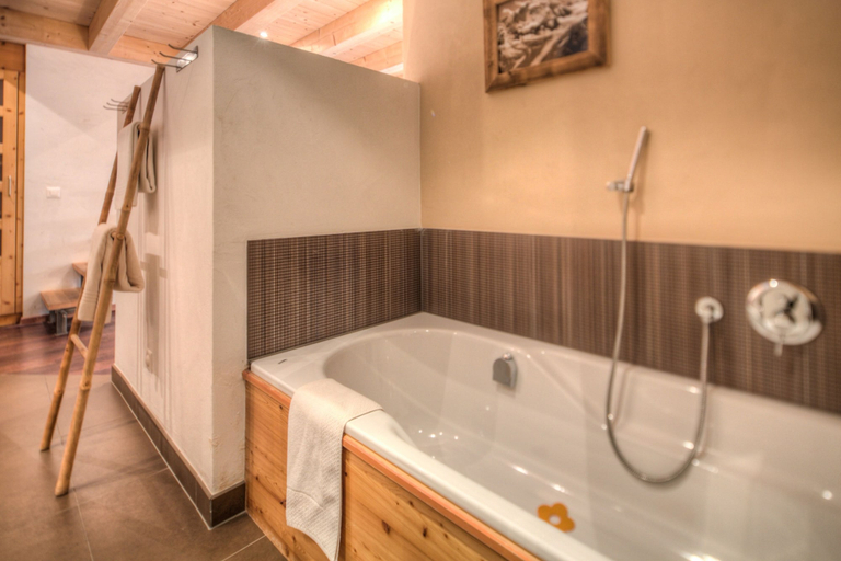 Bathroom 4, Alpenlodge, Visp