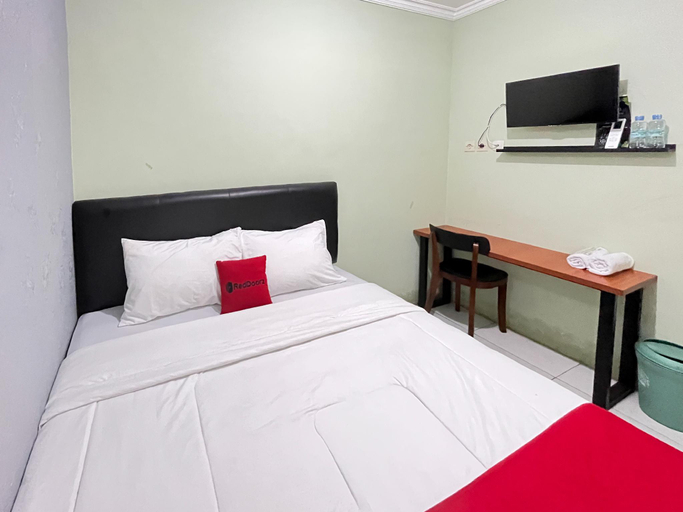 Bedroom, RedDoorz Syariah near Exit Tol Nganjuk, Nganjuk