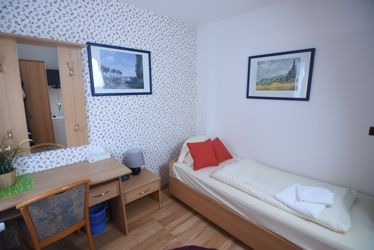 Bedroom 4, Hotel Ena, Region Hannover